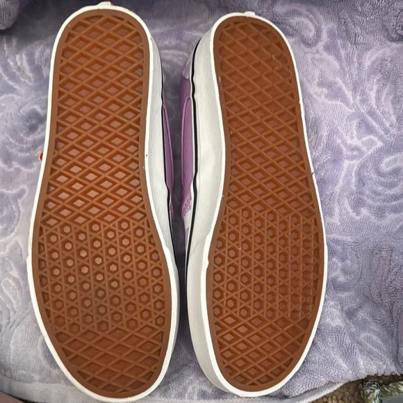 Vans Adults 8 women/6.5 men’s lavender & white NWT Slip-On Shoes - Picture 3 of 4
